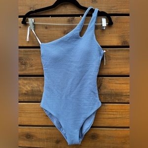 NWOT Becca by Rebecca Virtue 1 piece, one shoulder swimsuit, medium. Blue/Mist